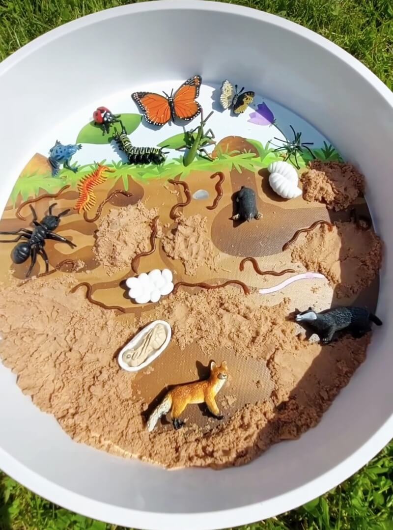 Pod zemí – Podložka do Play Tray