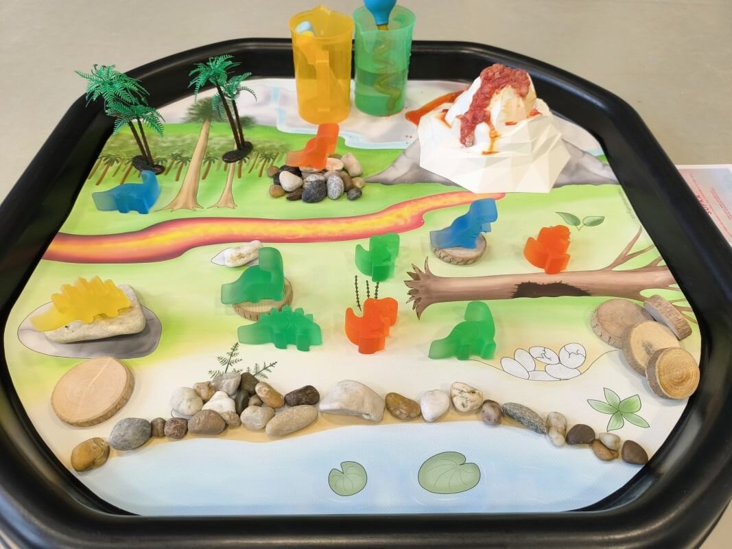 Země dinosaurů – Podložka do Tuff Tray MINI/MAXI